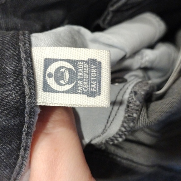 NWT Universal Thread Gray Denim High Rise Bermuda Shorts Size 16/33R-Raw Hem - Picture 8 of 8